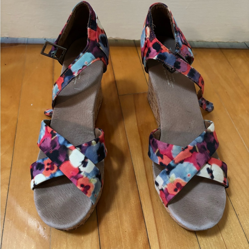 Toms Red and Pink Wedge Shoes Vibrant Design